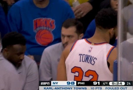 杏彩体育官网-大举反击！恩比德强攻打成2+1率队轰出11-0 并造成唐斯6犯离场