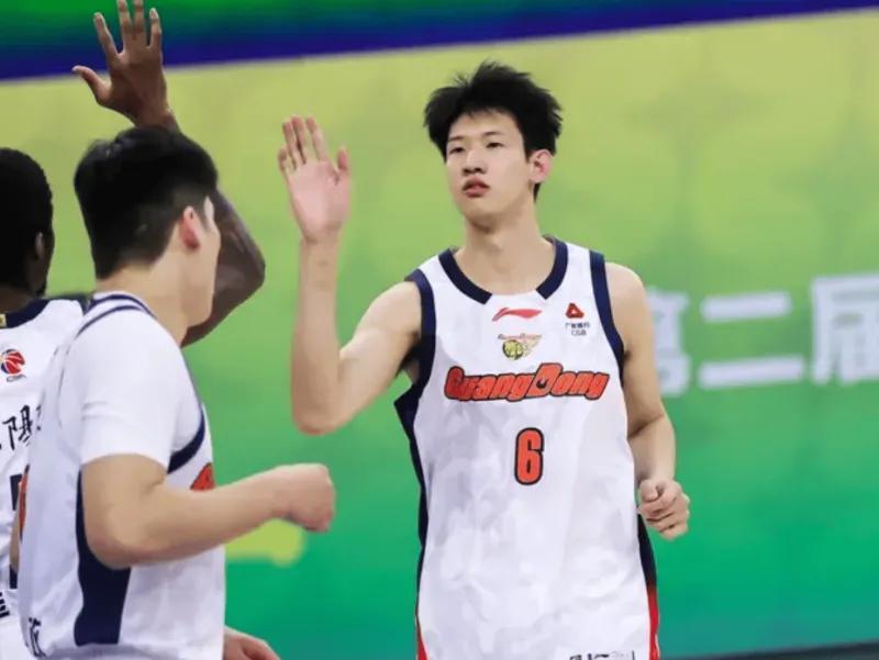 杏彩体育入口-广东104-113上海1喜3忧！黄明依奇兵，内线+张皓嘉没法看！