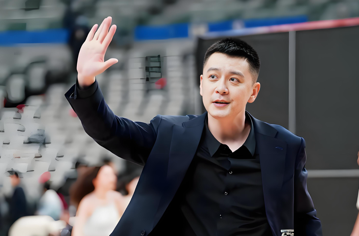 杏彩体育-不是胡金秋，不是赵继伟！杨鸣点赞男篮3人，是赢球的关键